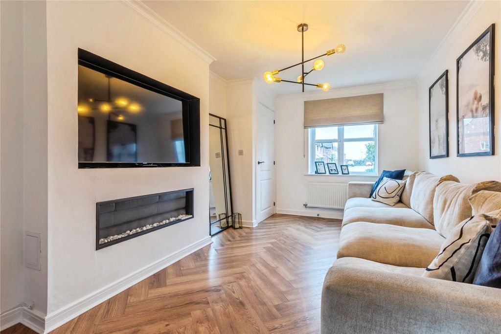 Property photo 2 of 28 Picture No. 33