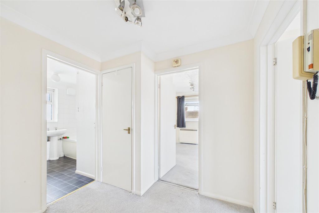 Property photo 2 of 13 Cam01894G0-Pr0311-Still009.Jpg
