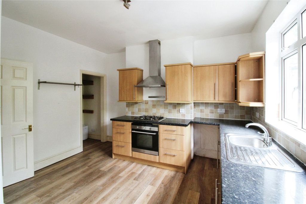 Property photo 2 of 8 Picture No. 20