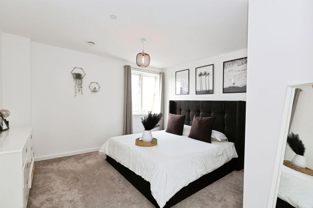 Property photo 3 of 16 Photo