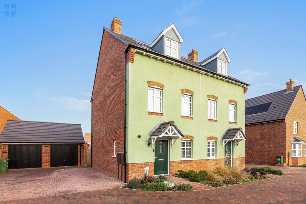 Property photo 1 of 14 43 Sutton Grove, Hp22 7EU-13