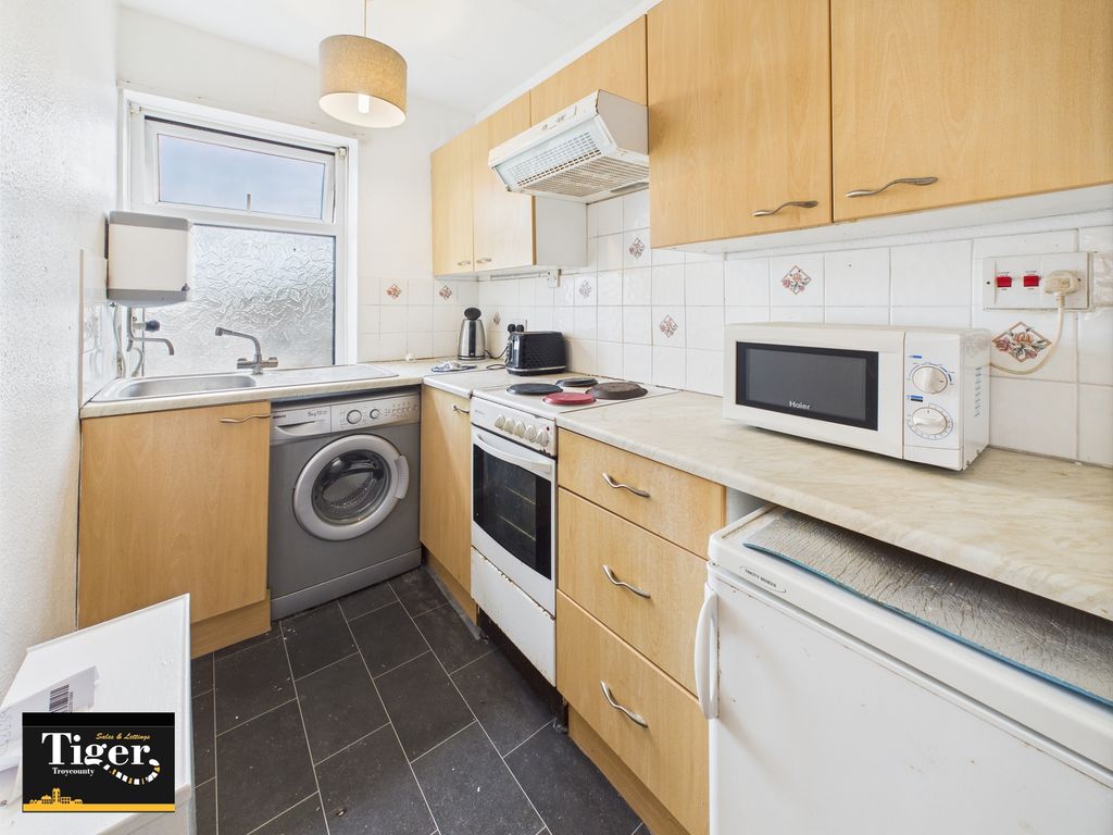 Property photo 3 of 6 Cam02176G0-Pr0657-Still003