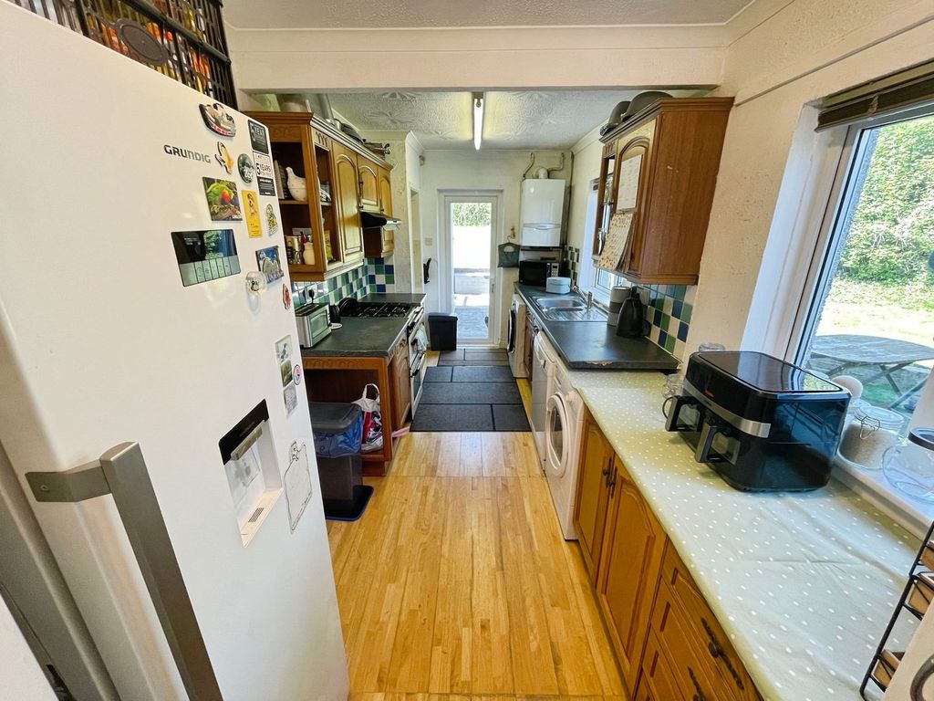 Property photo 3 of 21