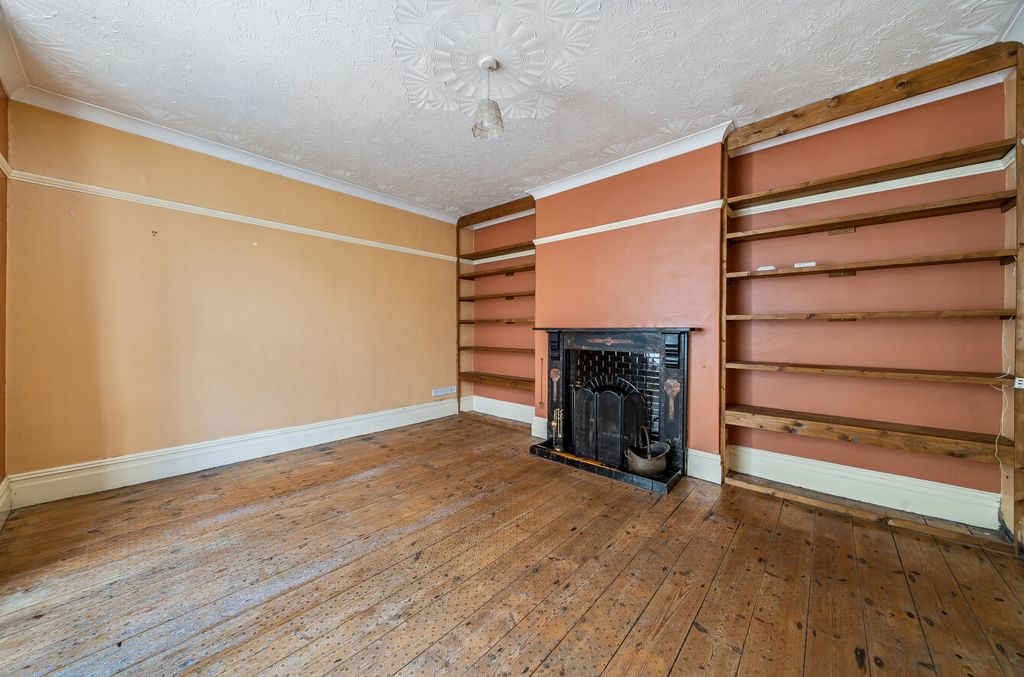 Property photo 2 of 20 1332925-10-688B94...