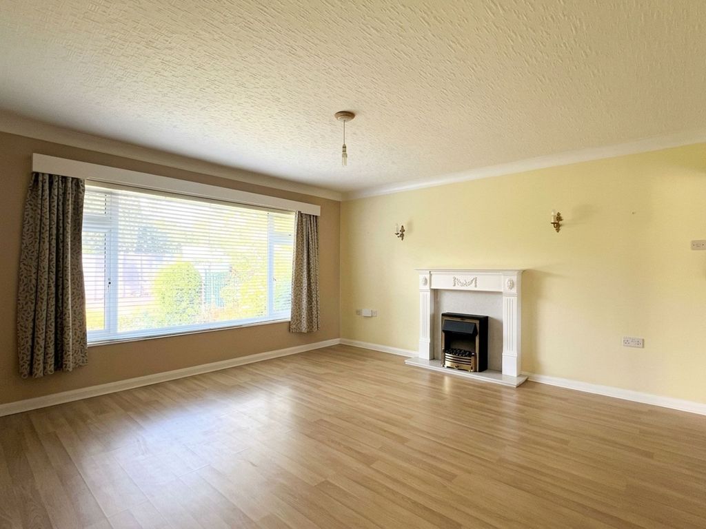 Property photo 3 of 22 Living Room