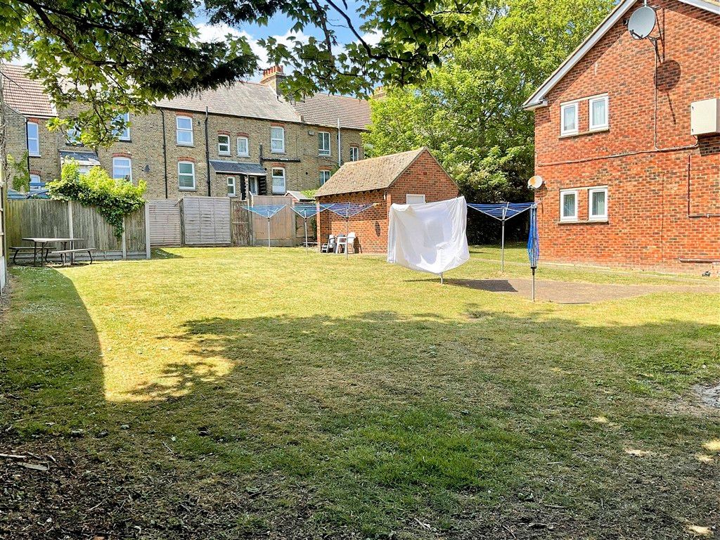 Property photo 3 of 6 Communal Garden