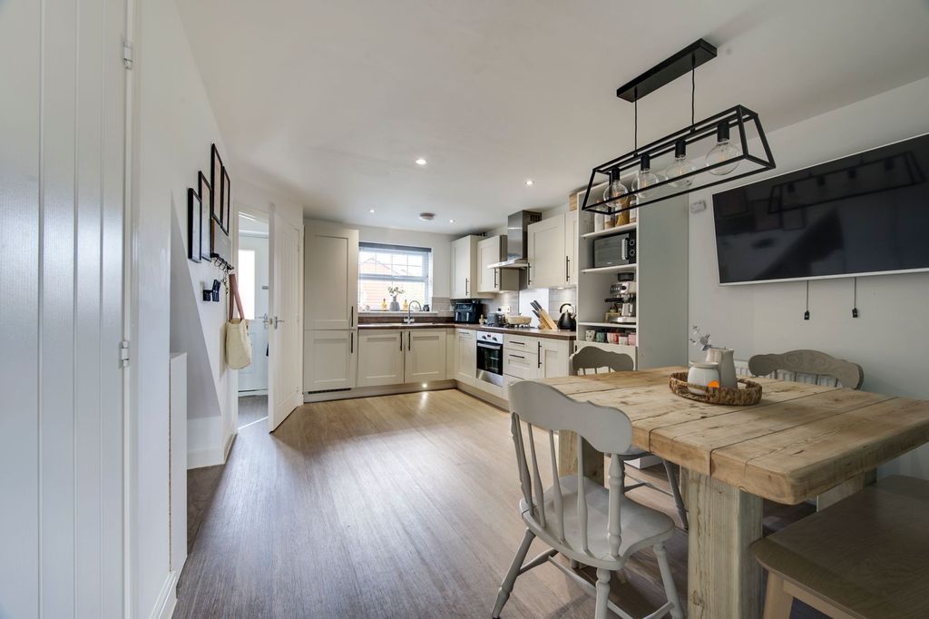 Property photo 3 of 30