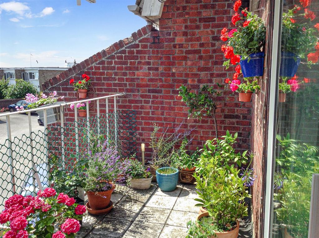 Property photo 2 of 20 Balcony