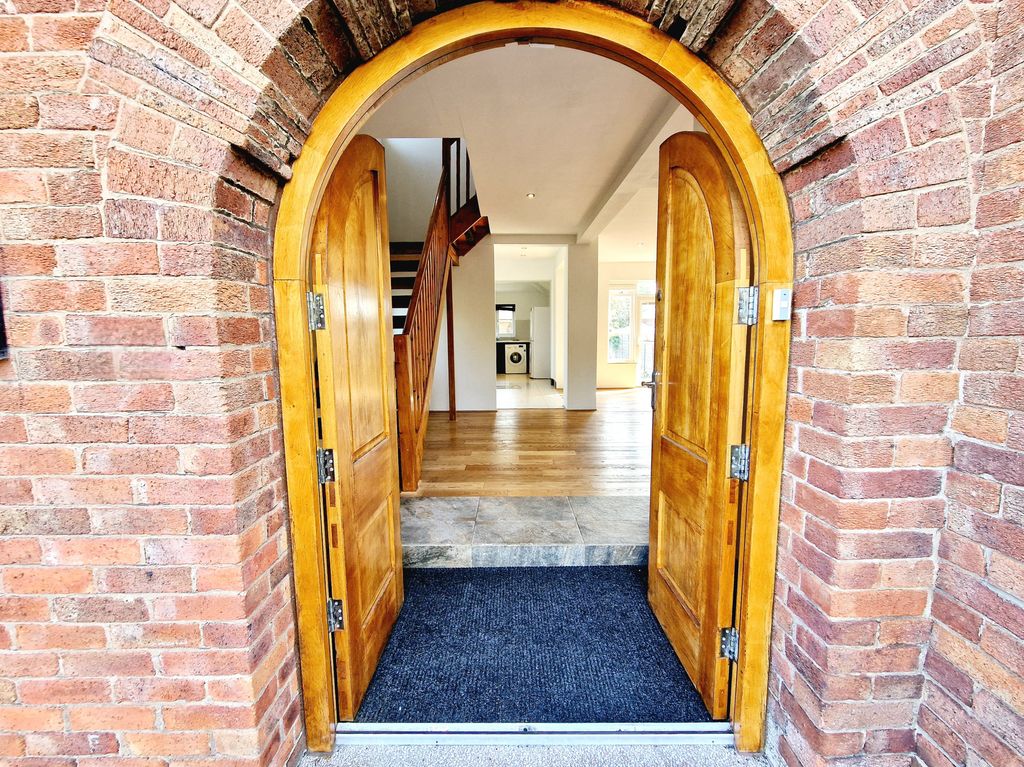 Property photo 3 of 36