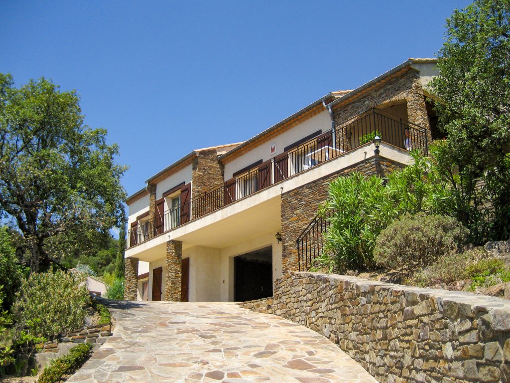 Property photo 1 of 11
