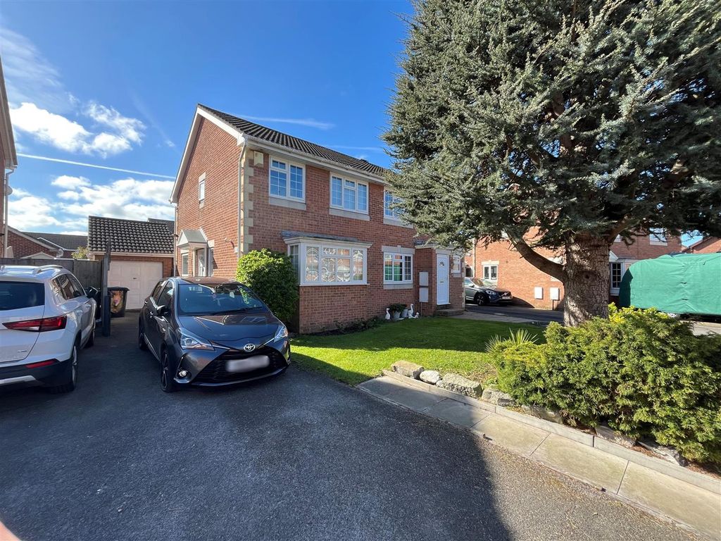 Property photo 1 of 19 Outside