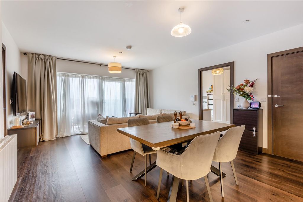 Property photo 2 of 19 Lounge/Kitchen