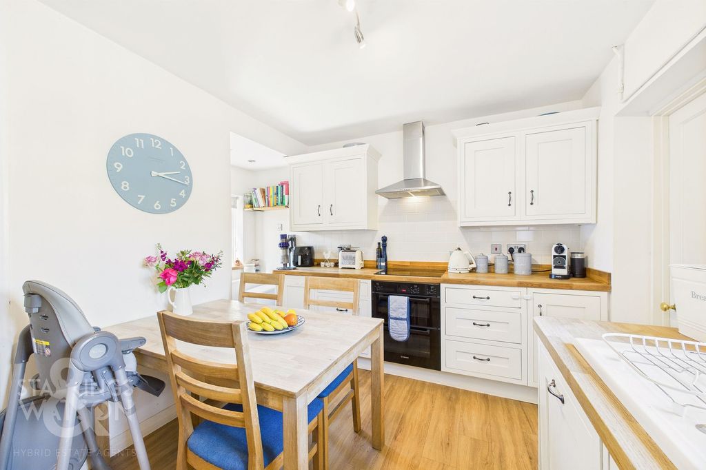 Property photo 3 of 25