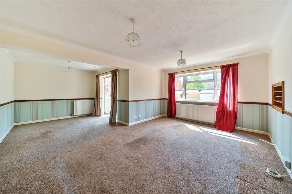 Property photo 2 of 16 Sitting Room