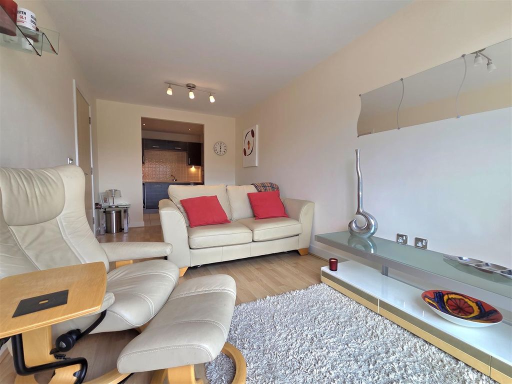 Property photo 3 of 11