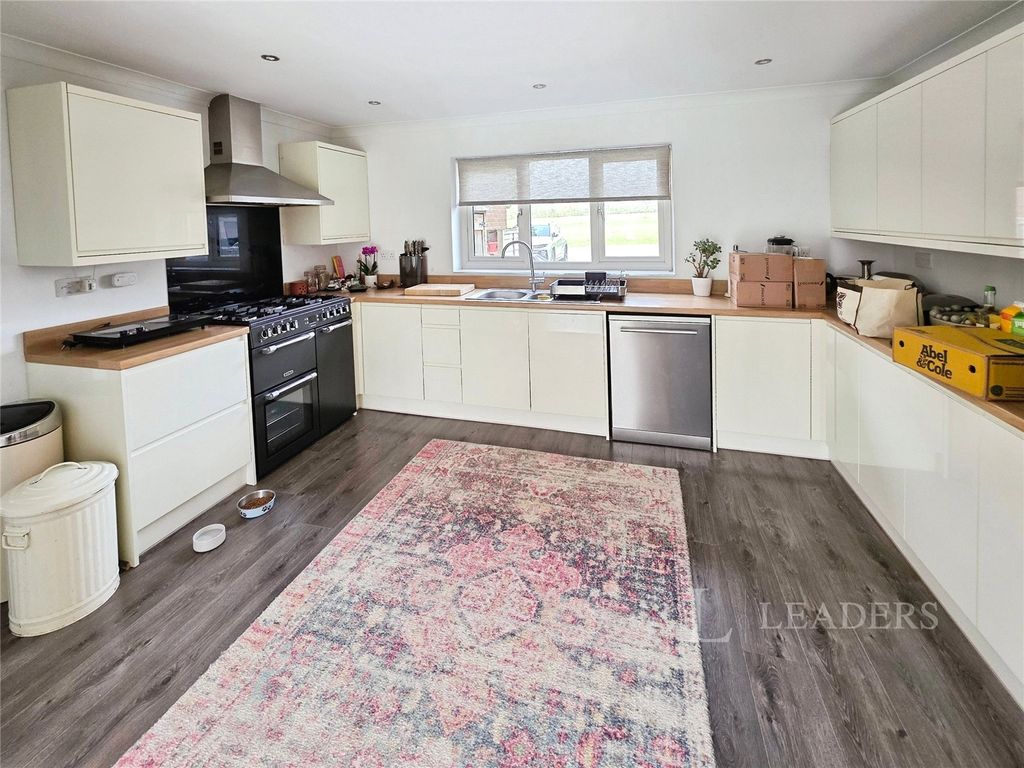 Property photo 2 of 18 Kitchen