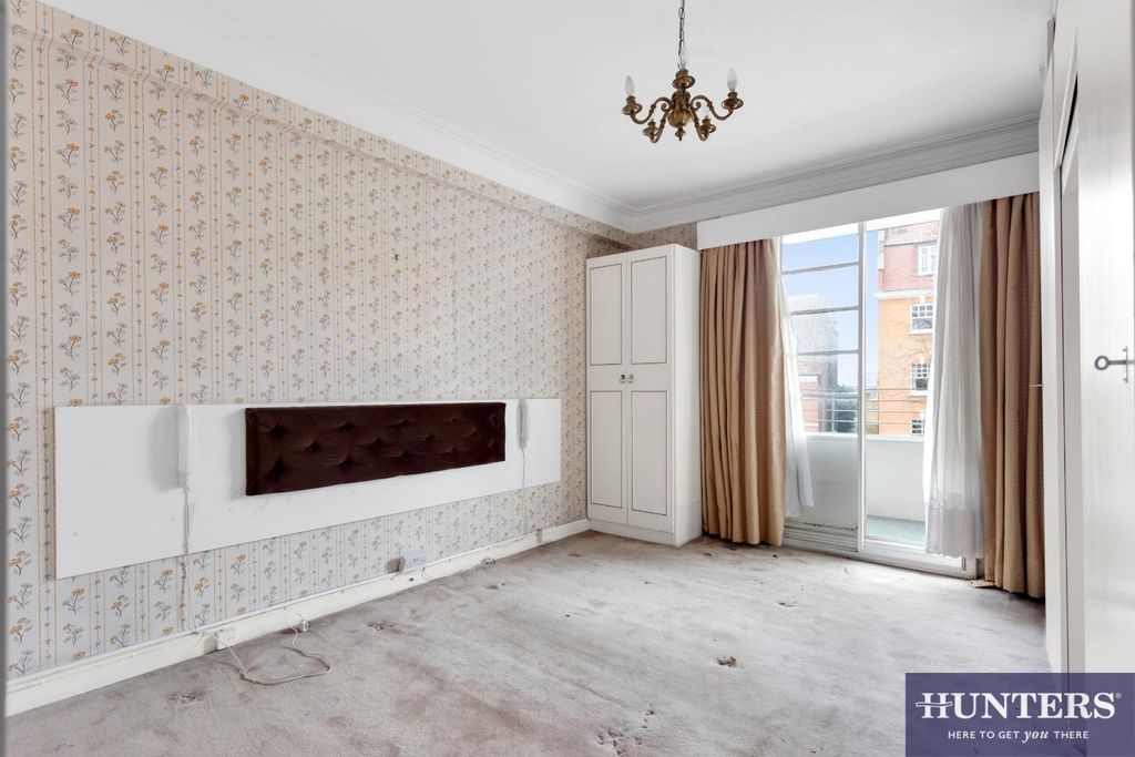 Property photo 2 of 10 Bedroom