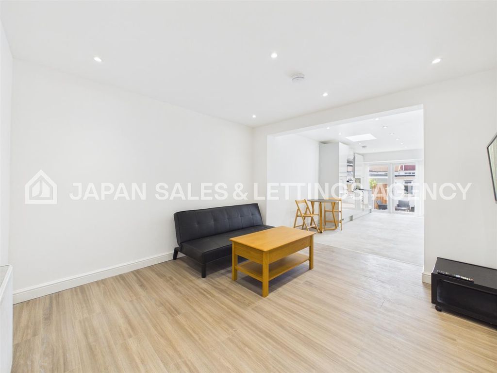 Property photo 1 of 7 Cam04401G0-Pr0157-Still006.Jpg
