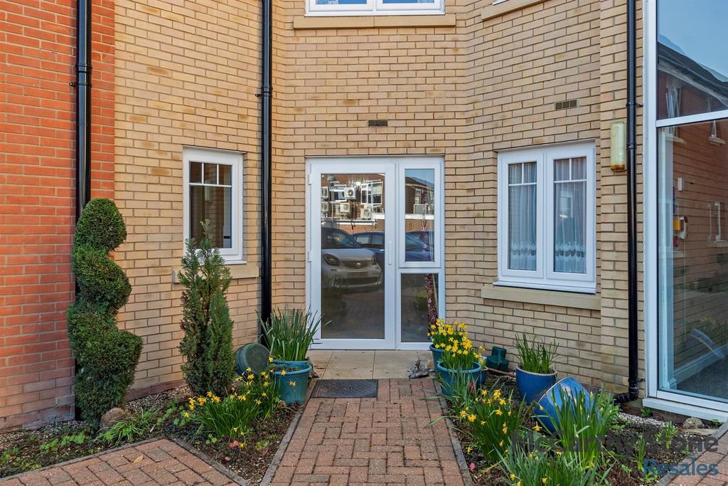 Property photo 1 of 23 8682981-Exterior01-800.Jpg