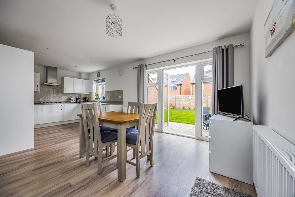 Property photo 2 of 20 Photo 4