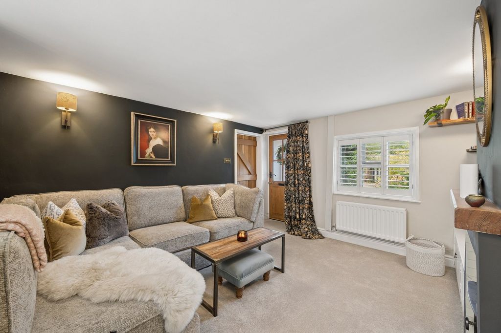 Property photo 3 of 17 Sitting Room