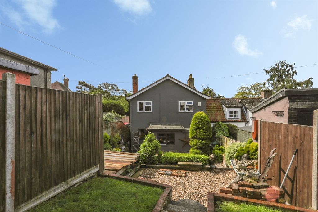 Property photo 2 of 20