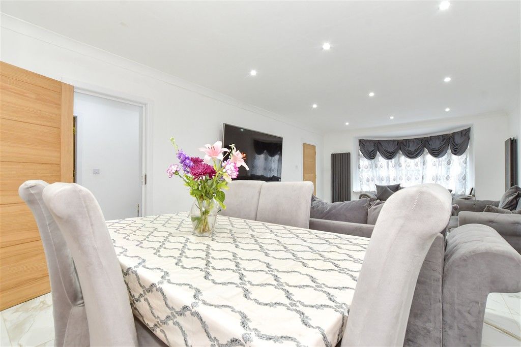 Property photo 2 of 11 Lounge/Diner