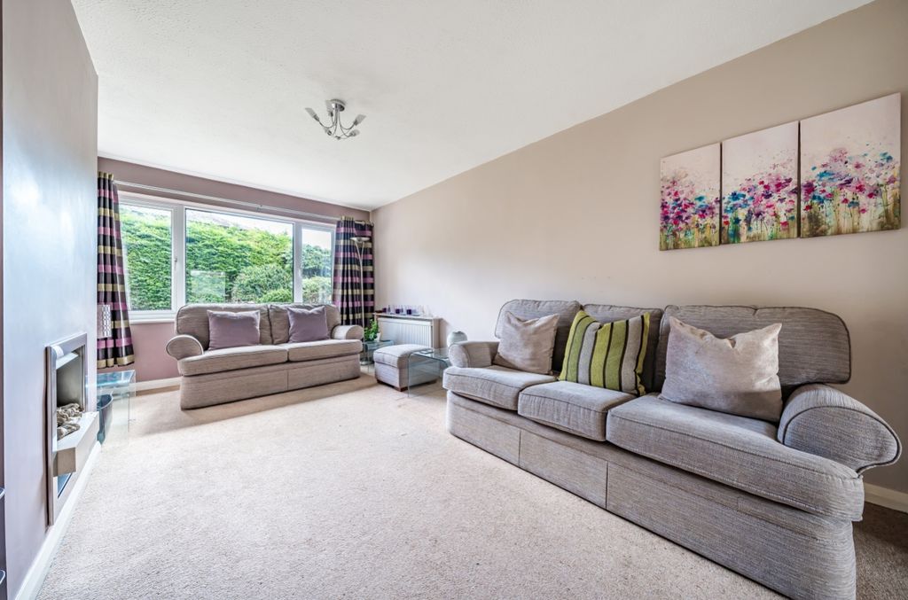 Property photo 2 of 17 Lounge