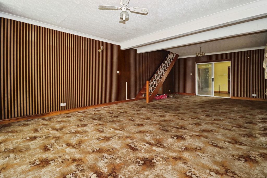 Property photo 2 of 15 Pbox-Img.Jpg