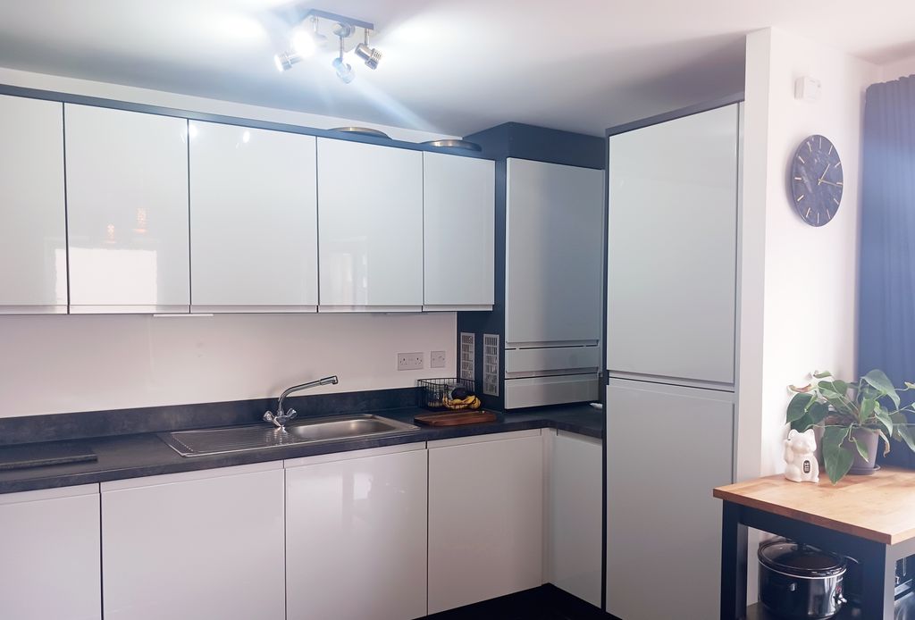 Property photo 3 of 11 Kitchen