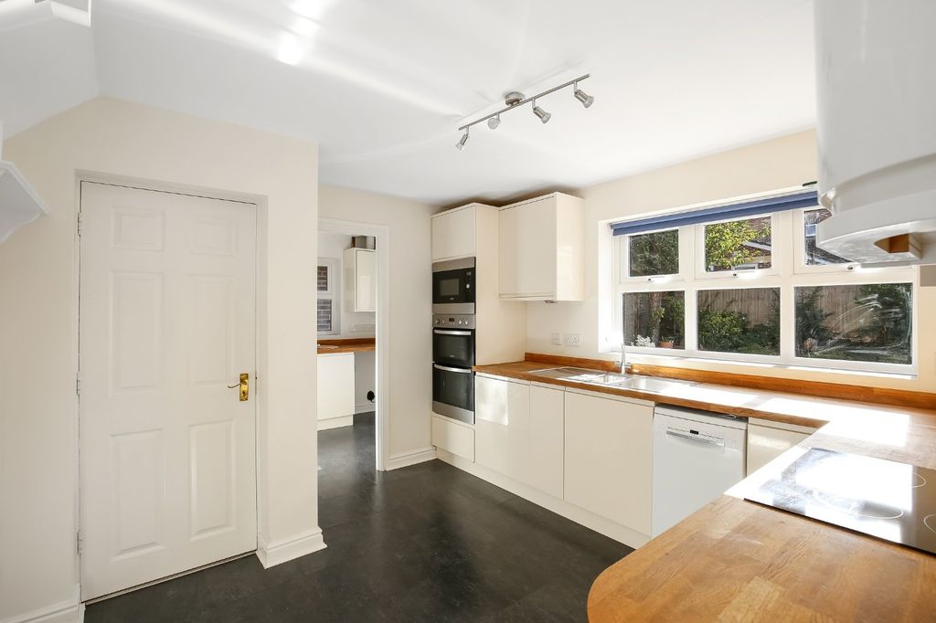 Property photo 2 of 12 Picture No. 11