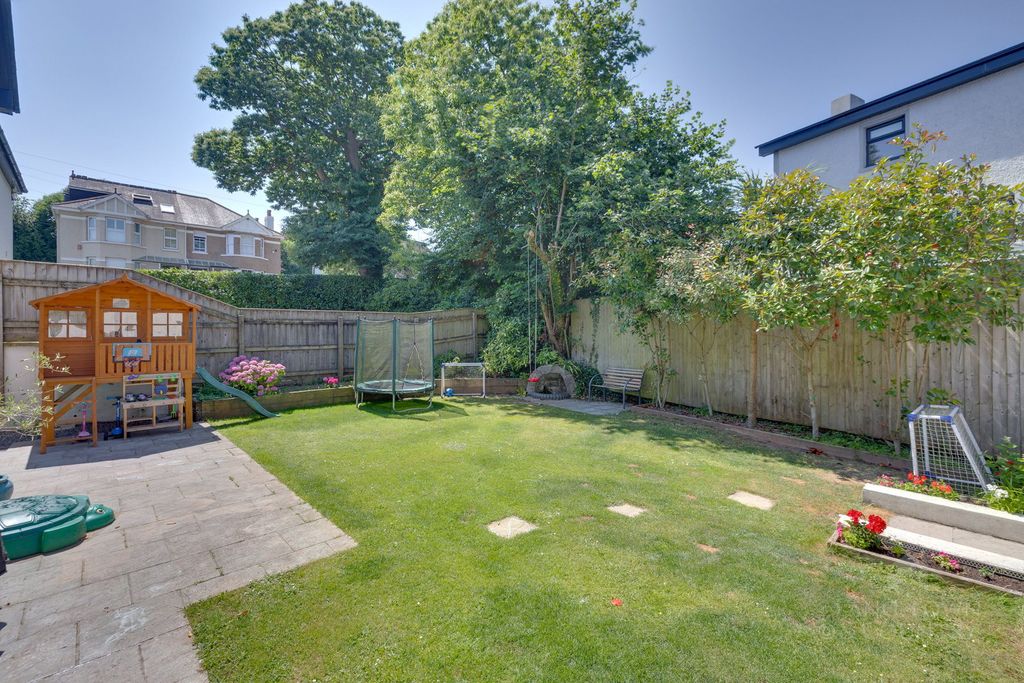 Property photo 2 of 25