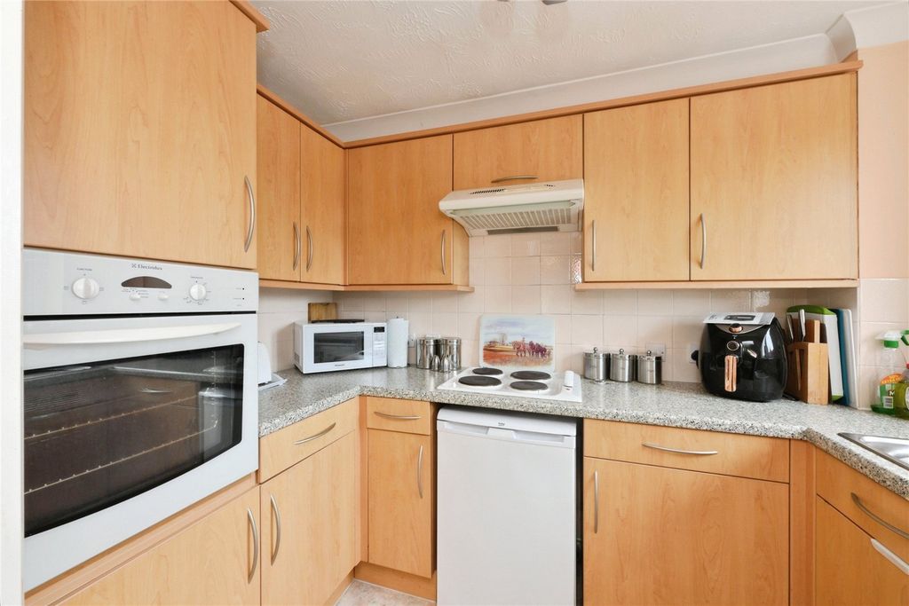 Property photo 3 of 8 Kitchen