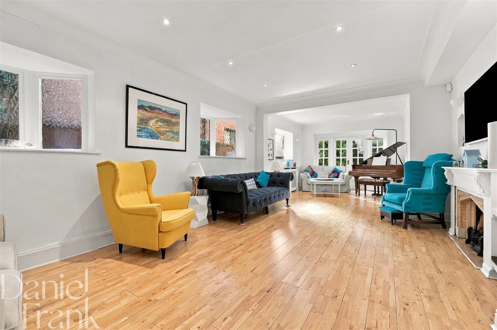 Property photo 2 of 46