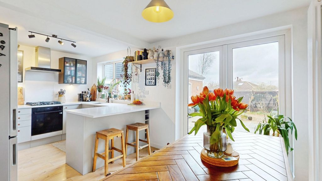 Property photo 3 of 12 Pbox-Img.Jpg