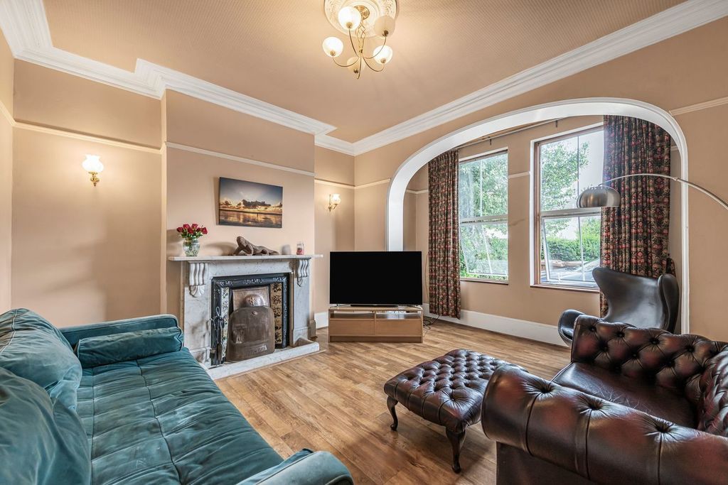 Property photo 2 of 43