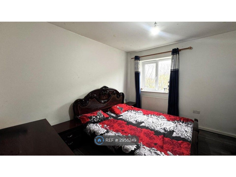 Property photo 1 of 12 Bedroom 1
