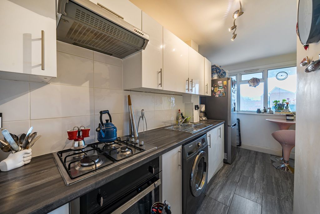 Property photo 3 of 18 Kitchen