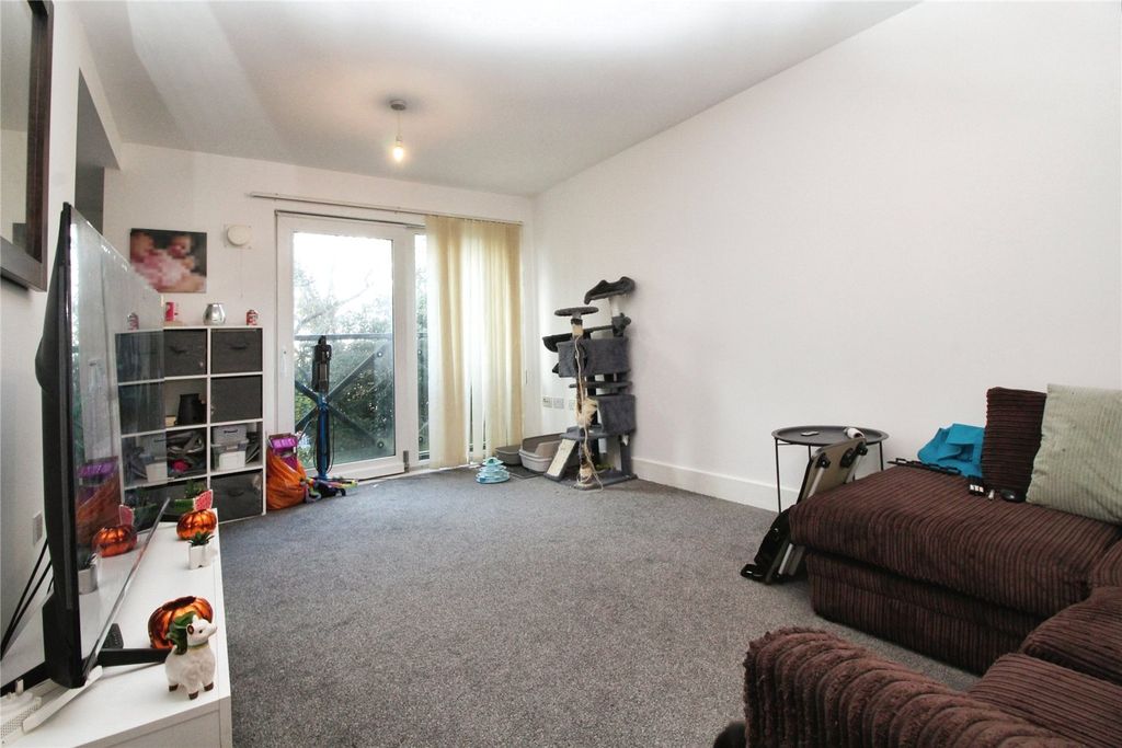 Property photo 2 of 6 Picture No. 14