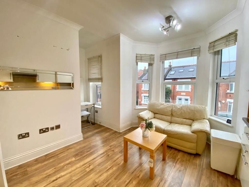 Property photo 2 of 8 Lounge3.Jpg