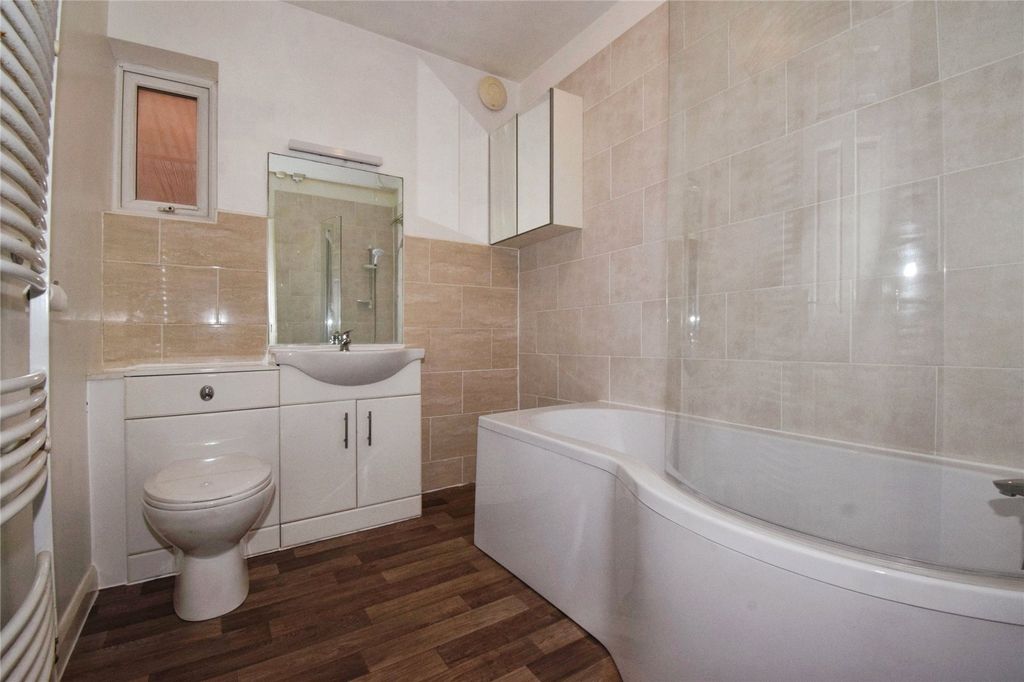 Property photo 3 of 19 Bathroom