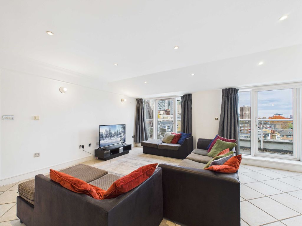 Property photo 2 of 18 Cam03741G0-Pr0130-Still002