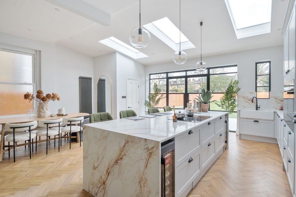 Property photo 3 of 53 1417170-25-699486...