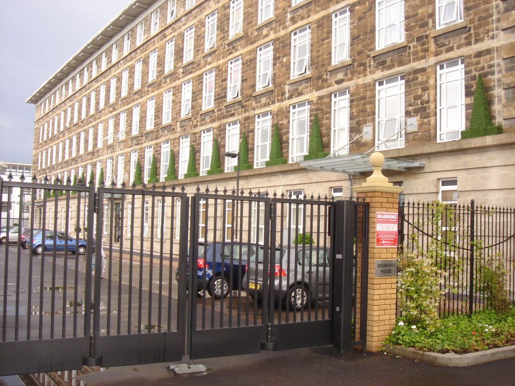 Property photo 1 of 32