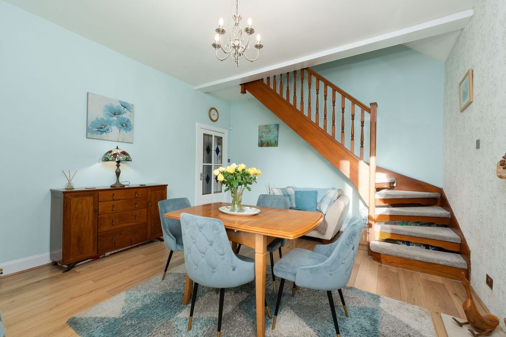 Property photo 2 of 35