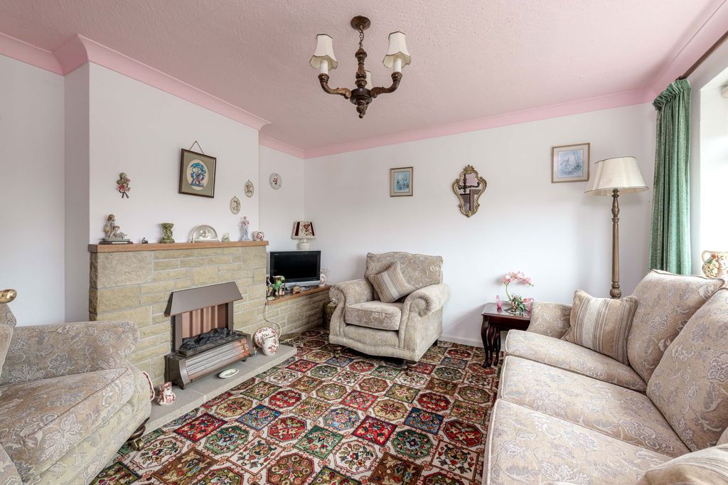Property photo 3 of 28