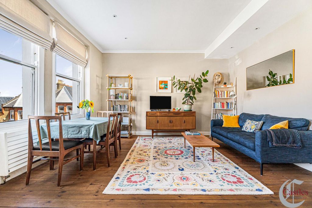 Property photo 3 of 18 Living Room