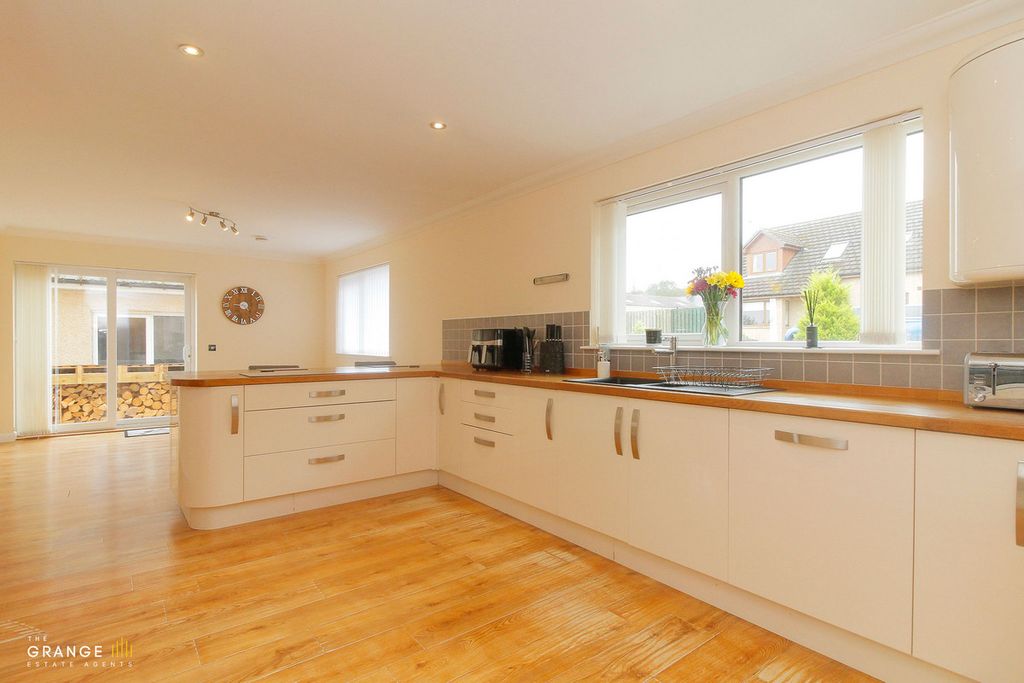 Property photo 3 of 38