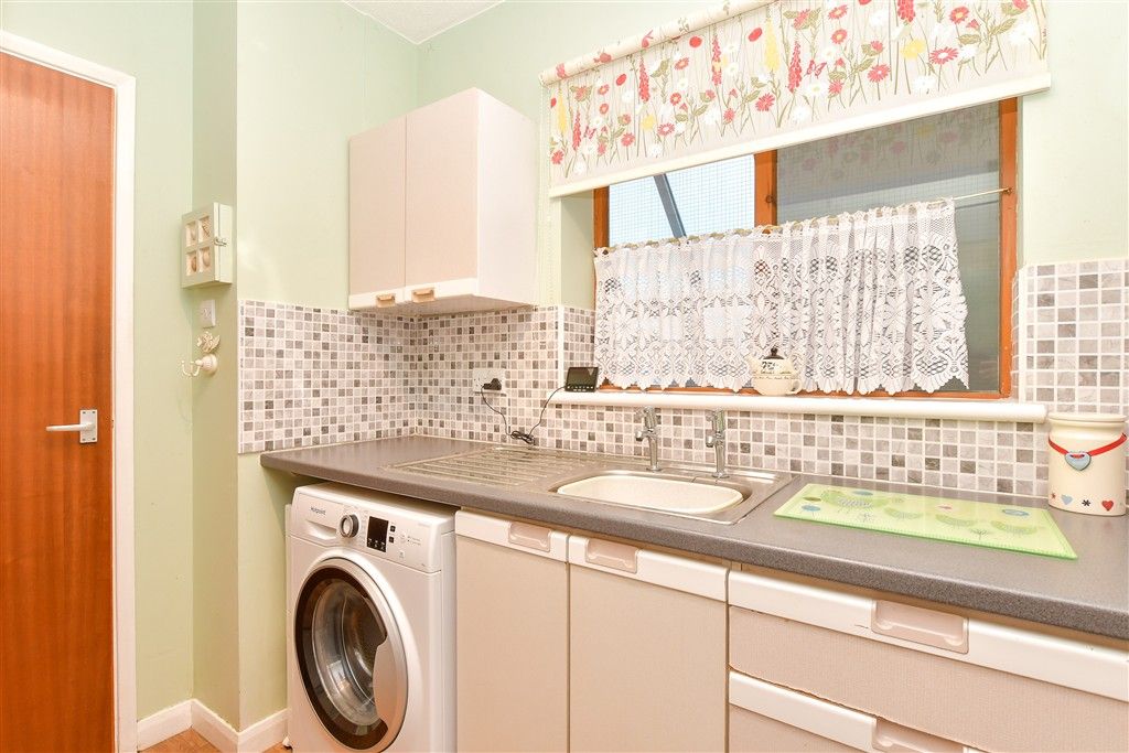 Property photo 3 of 6 Kitchen