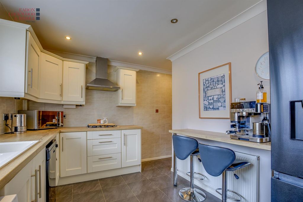 Property photo 2 of 17 Kitchen